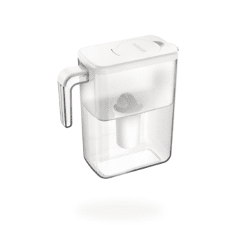 Slim water filter jug
